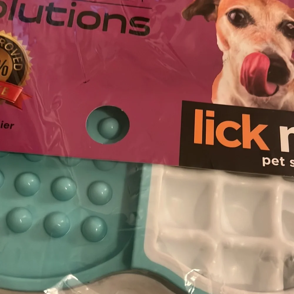 New/sealed new pet solutions lick mat